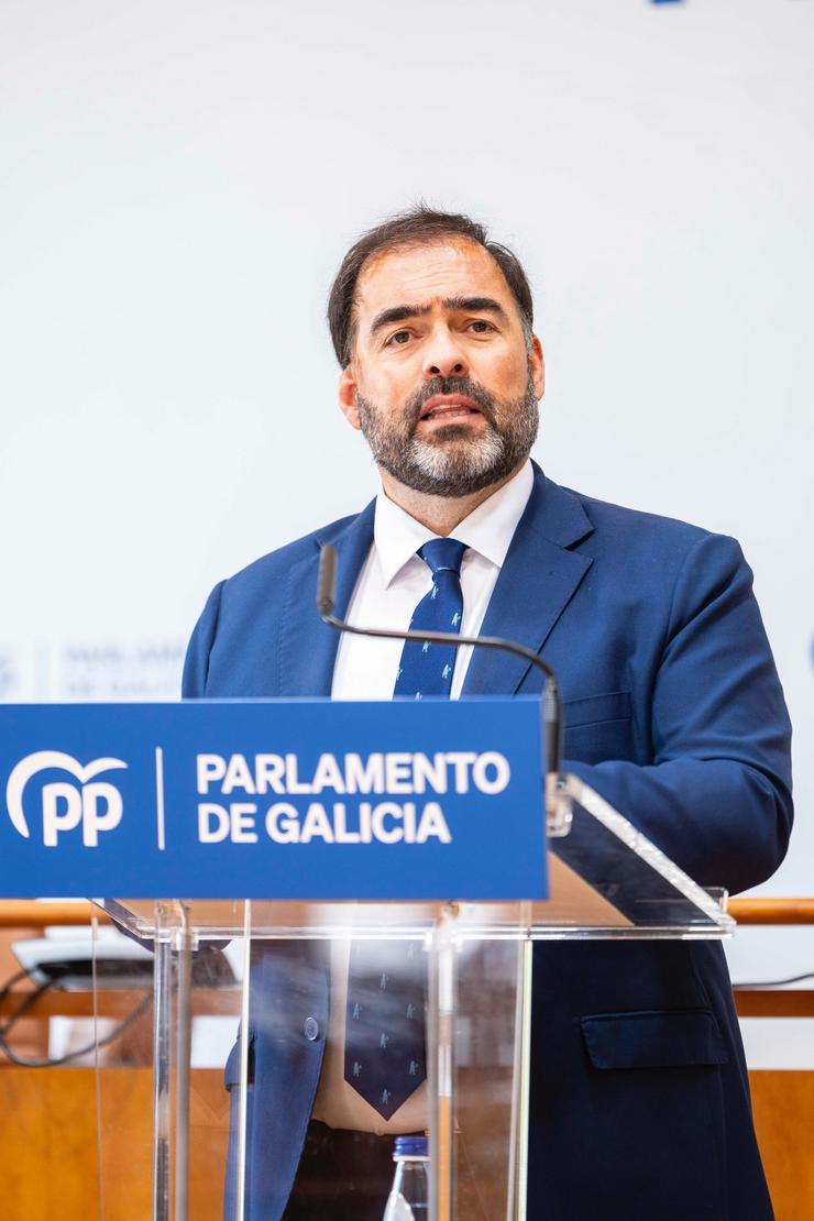 O portavoz parlametnario do PP de Galicia, Alberto Pazos Couñago, en rolda de prensa. PP 