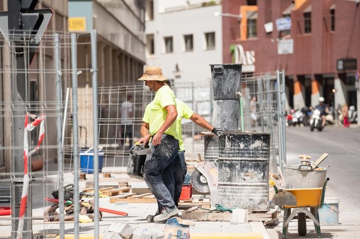 Obreiros nunha construción 