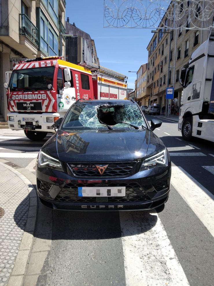 Imaxe do vehículo tras o accidente.. CONSORCIO PROVINCIAL CONTRA INCENDIOS E SALVAMENTO / Europa Press