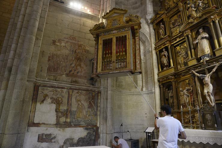 Vista das obras de restauración da Igrexa de Santo Estevo de Ribas de Sil. Rosa Veiga - Europa Press 