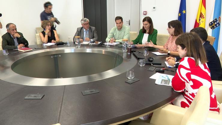 Reunión da conselleira de Economía, María Jesús Lorenzana, coa CEG, UXT e CC.OO. 