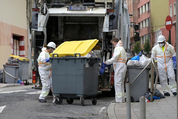 Operativo de limpeza durante unha emerxencia sanitaria polo lixo acumulado /M. Dylan - Europa Press