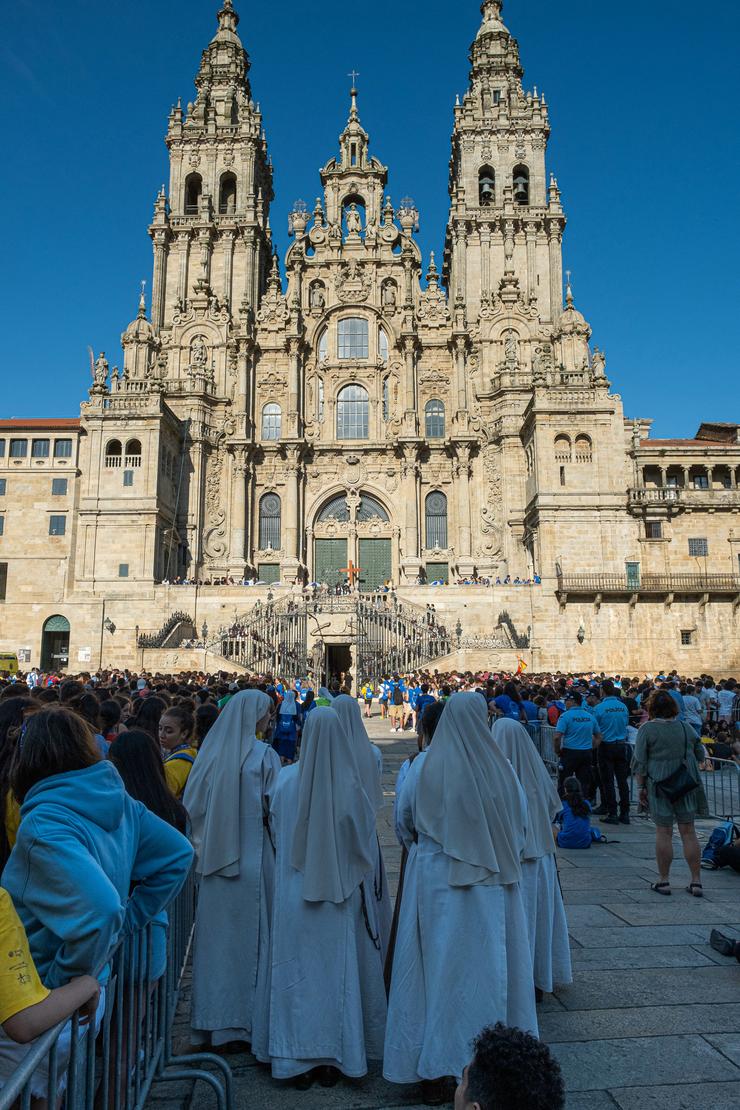 Praza do Obradoiro, durante a inauguración e acto de acollida dunha peregrinación europea de mozas 