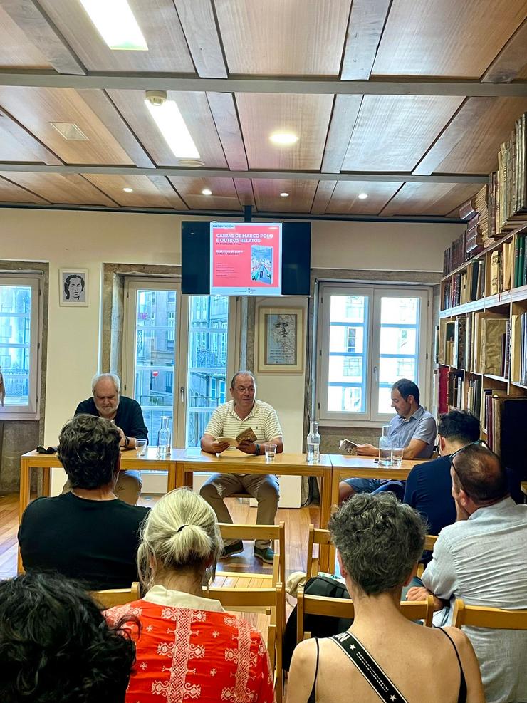 Gabriel Rei-Doval na presentación do seu libro Cartas de Marco Polo en Santiago de Compostela 