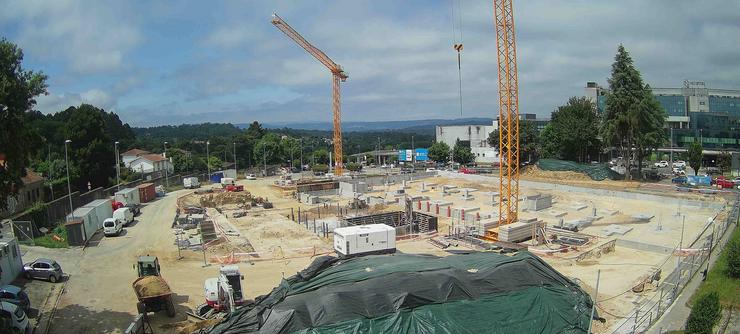 As obras de construción do Centro de Protonterapia de Galicia, que se situará na contorna do Hospital Clínico de Santiago, alcanzaron o 15% da súa execución e estímase que o centro comece a funcionar en 2026.. A Xunta 