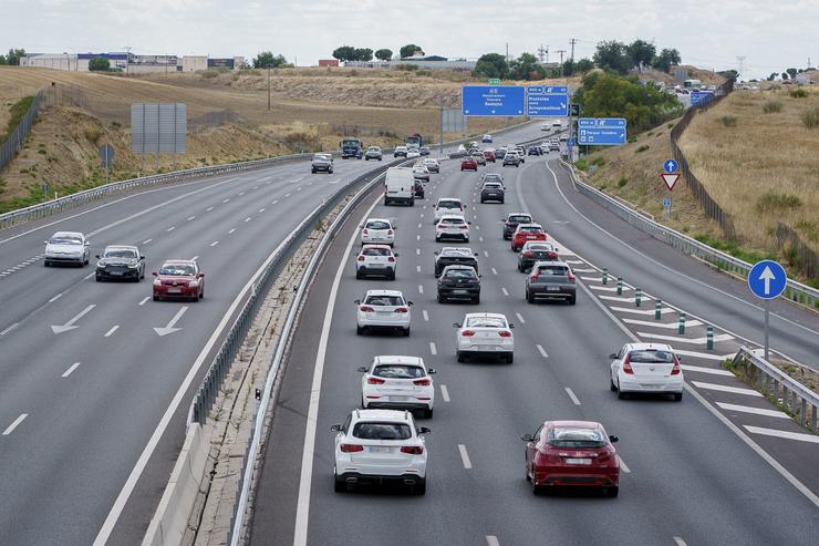 Varios coches circulan, con motivo da operación saída da ponte de agosto, na A5, a 14 de agosto de 2024, en Madrid.. A. Pérez Meca - Europa Press / Europa Press