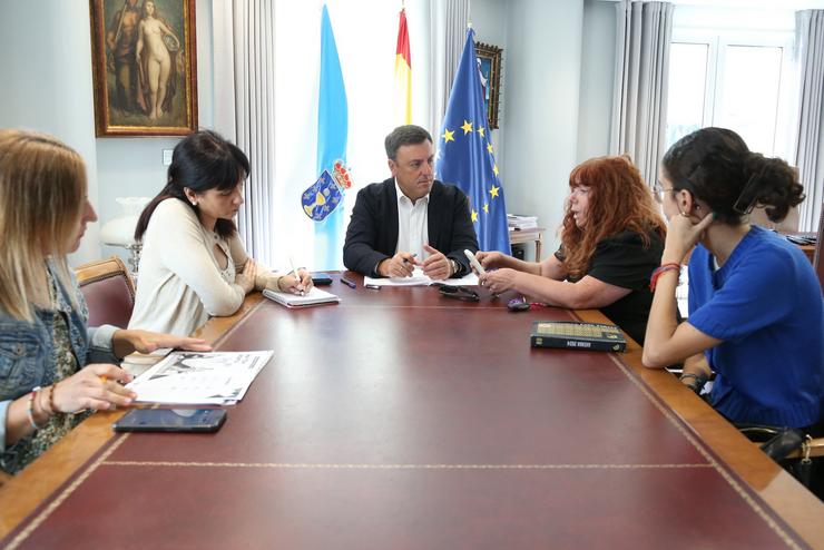 O presidente da Deputación da Coruña, Valentín González Formoso, reúnese con representantes da liga Reumatolóxica Galega. DEPUTACIÓN DA CORUÑA 