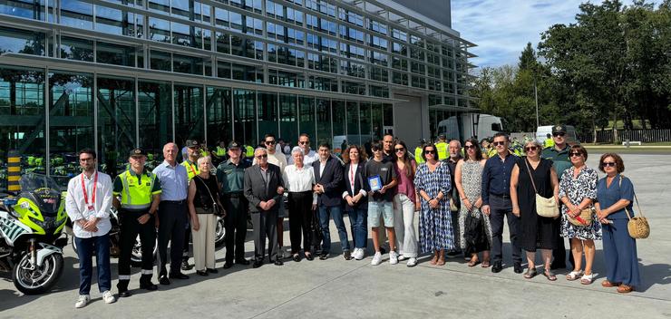 O delegado do Goberno en Galicia, Pedro Branco, xunto a efectivos participantes na supervisión da Volta a España. DELEGACIÓN DO GOBERNO EN GALICIA 