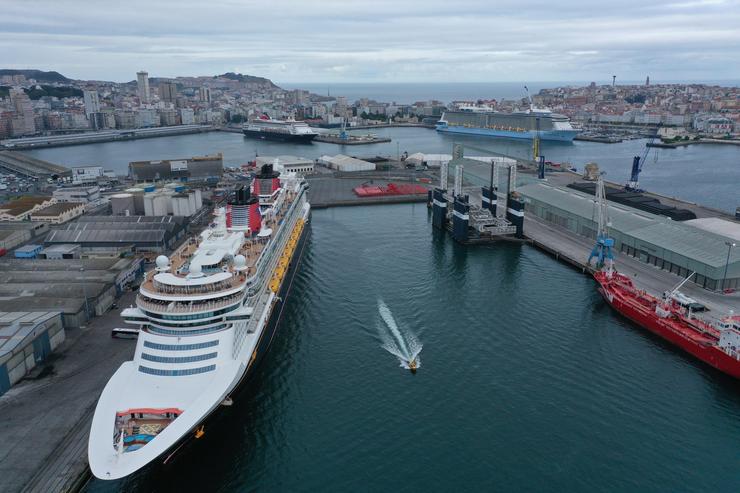 Cruceiro no porto da Coruña. AUTORIDADE PORTUARIA DA CORUÑA