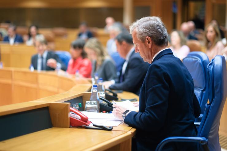 O presidente da Xunta, Alfonso Rueda, no pleno do Parlamento de Galicia.. XUNTA 