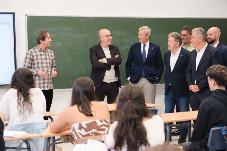 O máximo mandatario autonómico, Alfonso Rueda, participa no acto de inauguración do curso escolar 2024/2025 celebrado no IES Valle-Inclán de Pontevedra.. DAVID CABEZON @ XUNTA / Europa Press