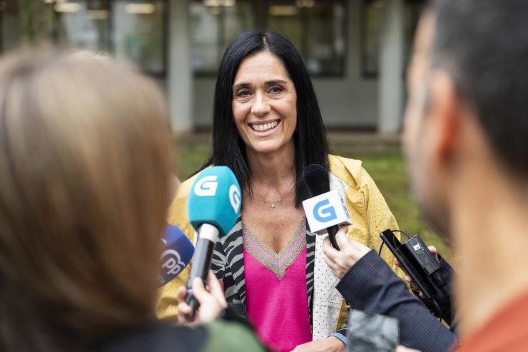 A secretaria xeral do PPdeG, Paula Prado, atende aos medios en Santiago 