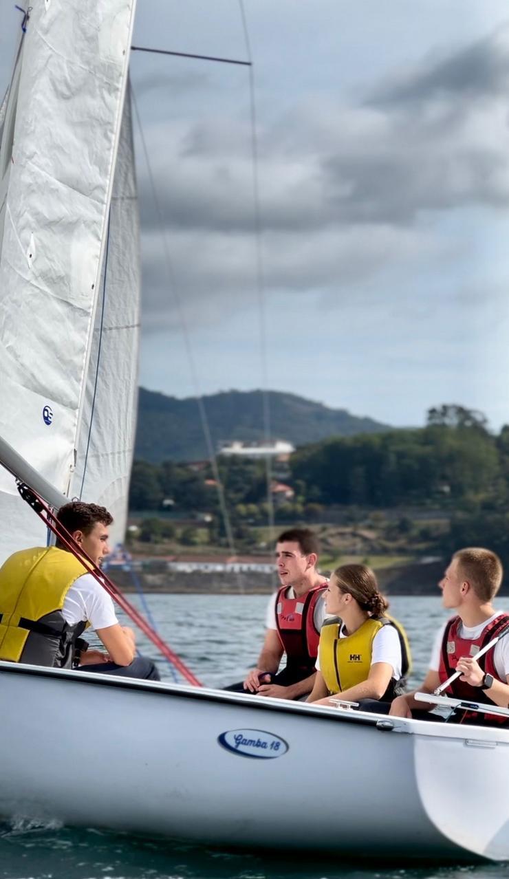 A princesa de Asturias, Leonor de Borbón Ortiz, navega na ría de Pontevedra.. ARMADA 