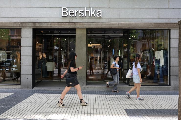 Fachada dunha tenda de Bershka, a 11 de setembro de 2024, en Madrid (España). Inditex rexistrou un beneficio neto de 2.768 millóns de euros durante o primeiro semestre do seu exercicio fiscal 2024-2025 (entre o 1 de febreiro e o 31 de xullo), o que o seu. Marta Fernández Xara - Europa Press 