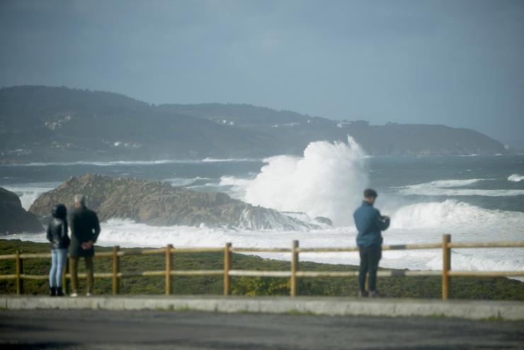 Arquivo - Ondada durante o paso da borrasca 'Ciarán', a 2 de novembro de 2023, en Sabón, Arteijo, A Coruña, Galicia (España).. Gustavo da Paz - Europa Press - Arquivo 