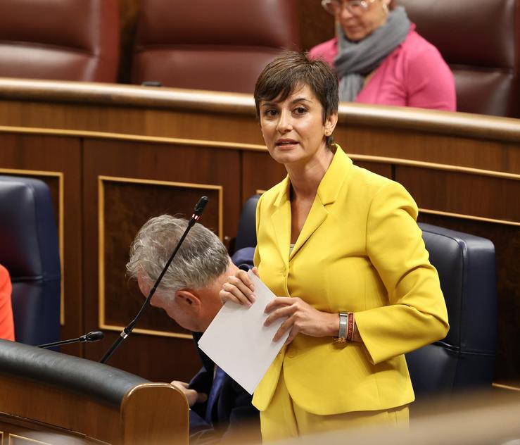 A ministra de Vivenda, Isabel Rodríguez, intervén durante unha sesión de control ao Goberno, no Congreso dos Deputados, a 25 de setembro de 2024, en Madrid (España). Durante a sesión de control, o Goberno enfróntase ás a preguntas da P. Marta Fernández Xara - Europa Press