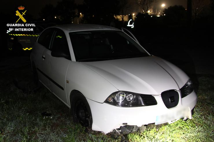 Imaxe do vehículo sinistrado.. GARDA CIVIL 