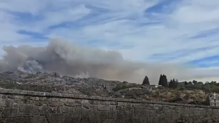 Incendio no Parque Natural do Xurés, en Entrimo 