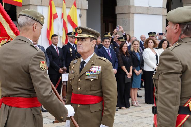 O xeneral Raimundo Rodríguez Roca, na súa toma de posesión como novo Xefe do Mando de Apoio á Manobra (MAM) do Exército de Terra, no patio de infantaría do Acuartelamento de Atocha, na Coruña. DELEGACIÓN DO GOBERNO EN GALICIA 