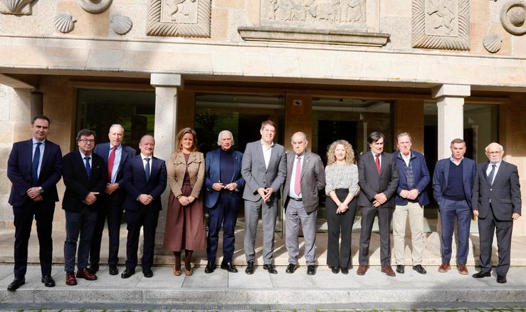 O secretario xeral do PSdeG, José Ramón Gómez Besteiro, participa nun xantar-coloquio coa asociación de empresarios Vicus Gallaecia, en Vigo 