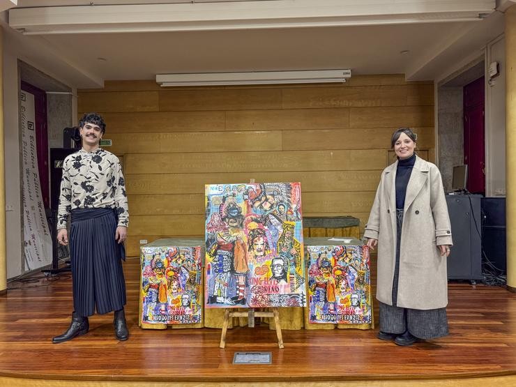 Presentación do cartel co artista e a concelleira de Cultura, Turismo e Festexos. Foto: Prensa Concello de Verín.