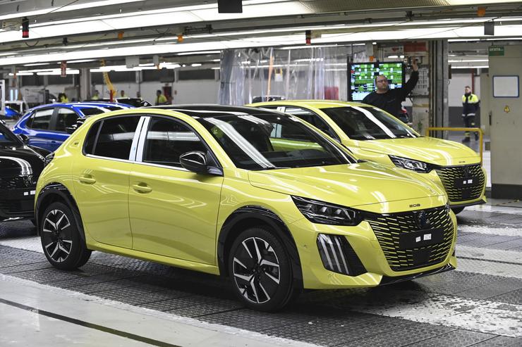 Un dos coches que se fabrica na planta de Stellantis en Figueruelas (Zaragoza) 