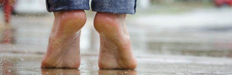 Pés fríos e entumecidos, síntomas da síndrome de Raynaud / Colexio de Podólogos