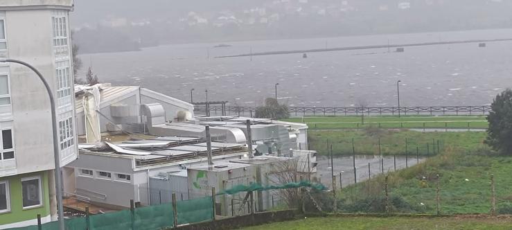 Teito da piscina municipal de Noia levantado 