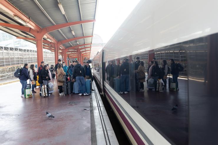 Estación de tren / Eduardo Parra