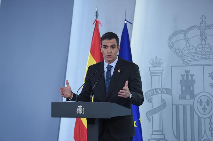 O presidente do Goberno, Pedro Sánchez, durante unha rolda de prensa tras o Consello de Ministros, no Complexo da Moncloa, a 28 de xaneiro de 2025, en Madrid 