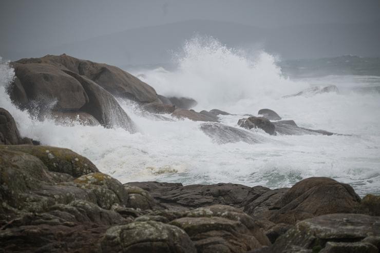 Ondas de gran altitude na comarca de Salnés. Elena Fernández - Europa Press 