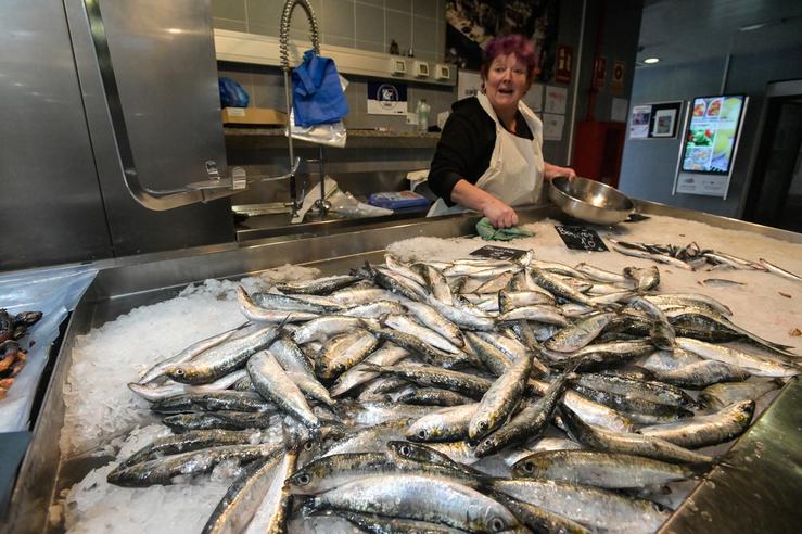 Sardiñas nas pescaderías da Praza de Lugo, a 22 de xuño de 2023, na Coruña 