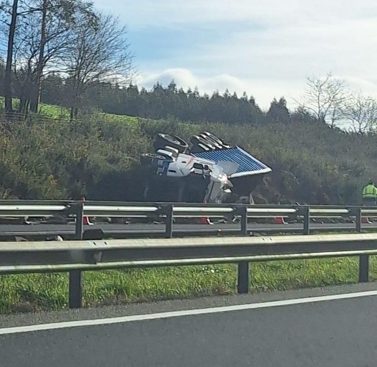 Aparatoso accidente dun camión 