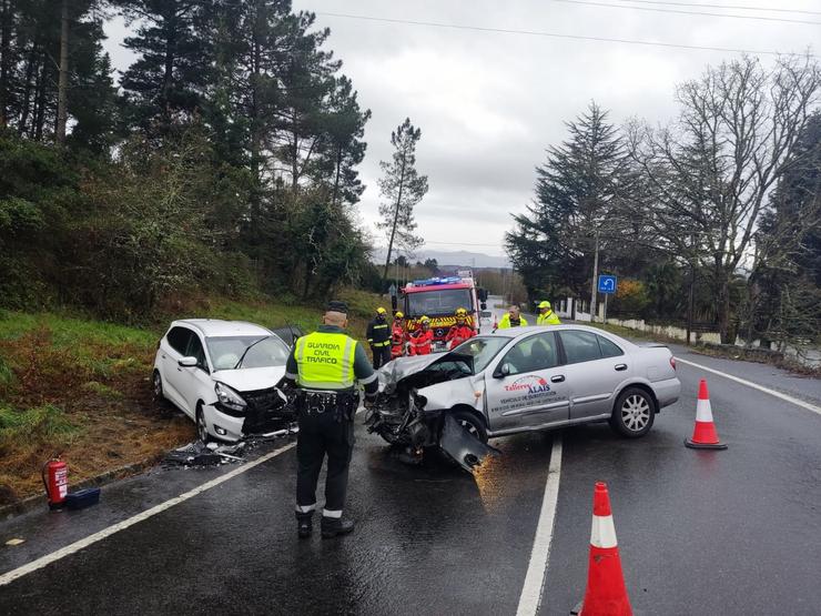 Choque entre dous turismos en Pereiro de Aguiar 