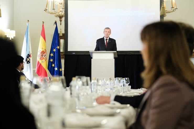 Encontro entre Alfonso Rueda e o corpo consular 