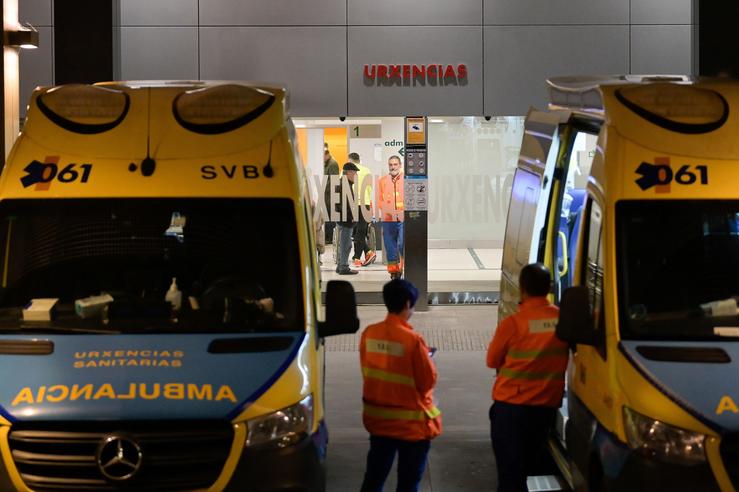 Varias ambulancias nas Urxencias do Complexo Hospitalario Universitario da Coruña. M. Dylan - Europa Press 