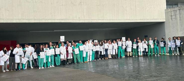 Concentración de médicos ante o Hospital Universitario Lucus Augusti (HULA) para reclamar un estatuto propio. 