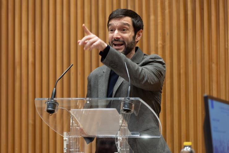 O ministro de Dereitos Sociais, Consumo e Axenda 2030, Pablo Bustinduy, intervén durante a clausura da xornada Plataforma do Voluntariado, no Congreso dos Deputados 