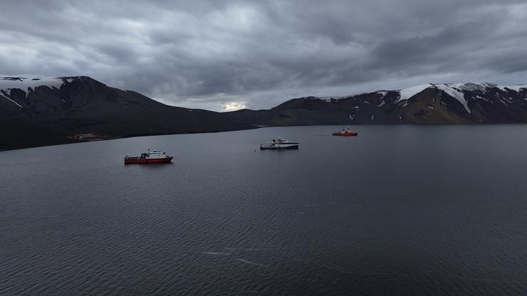 Tres buques oceanográficos españois coinciden por primeira vez en augas antárticas. MICIU 