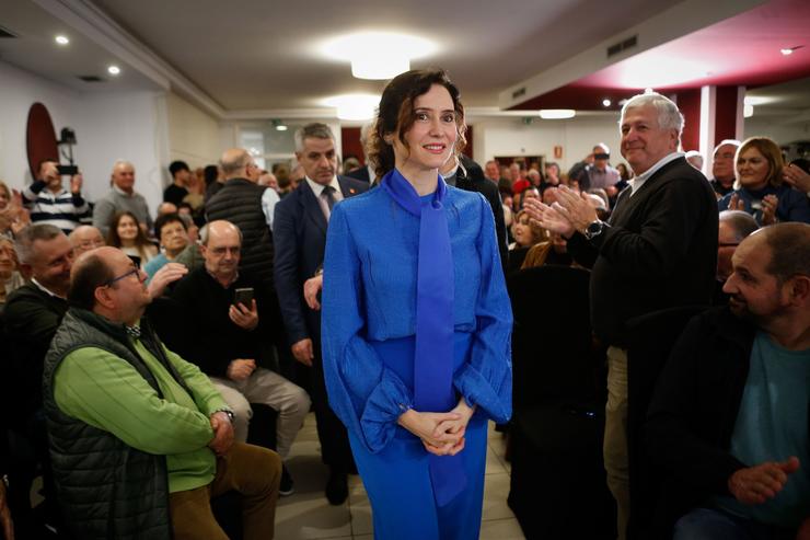 A presidenta da Comunidade de Madrid, Isabel Díaz Ayuso, á súa chegada ao Foro de Debate, organizado pola Fundación Sargadelos, no Hotel Voar, a 14 de febreiro de 2025, en Ribadeo, Lugo, Galicia.. Carlos Castro - Europa Press 