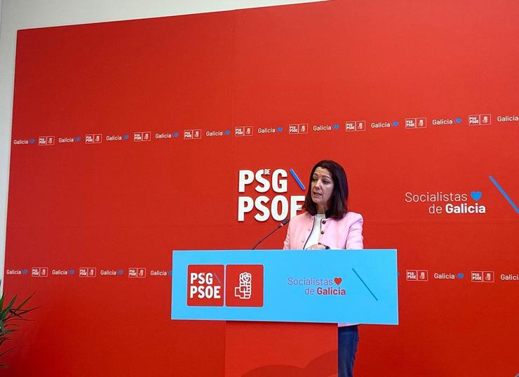 A socialista Lara Méndez durante a rolda de prensa. 