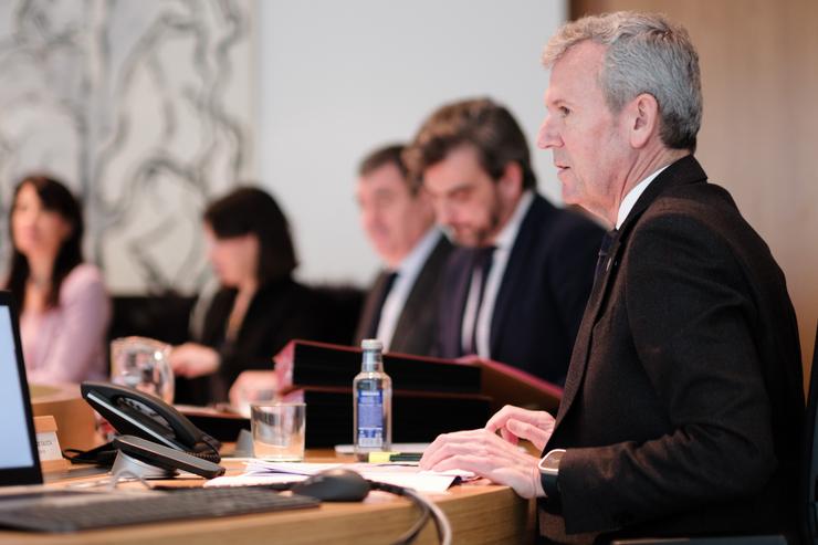 O presidente da Xunta de Galicia, Alfonso Rueda, na reunión do Consello este luns en San Caetano, en Santiago de Compostela. DAVID CABEZON @ XUNTA 