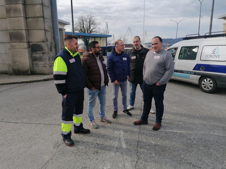 Integrantes de CCOO ás portas de Navantia Ferrol 