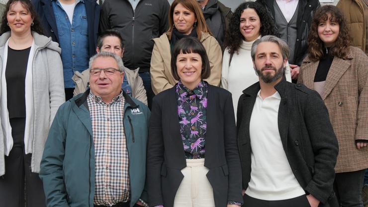 A portavoz nacional do BNG, Ana Pontón, co novo alcalde de Vilar de Santos, Rubén Colmenero (der.), e o seu predecesor Manuel Muñiz (esq.) 