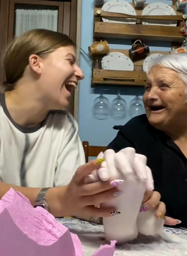 Nagore e Celia, avoa e neta, están revolucionando as redes sociais 