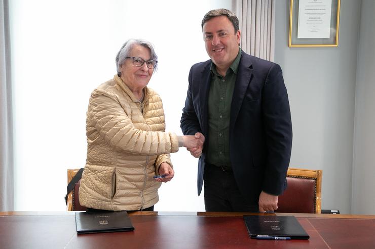 O Presidente Da Deputación Da Coruña, Valentín González Formoso, E A súa Homóloga Da Asociación Ferrolá De Drogodependencias (Asfedro), Rosario Alabau, Asinan Un Convenio De Colaboración. DEPUTACIÓN DA CORUÑA