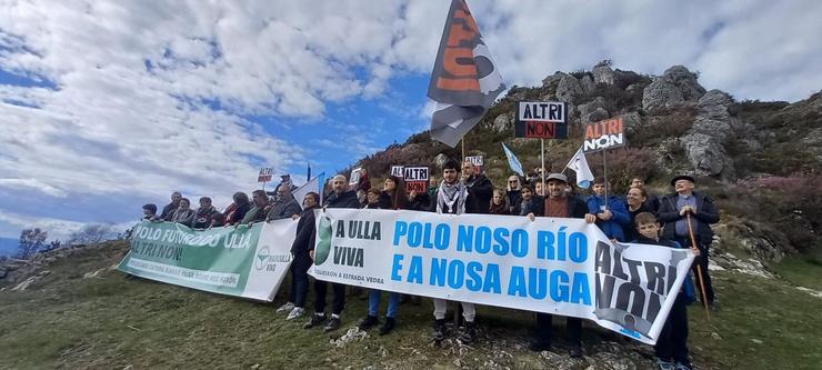 Concentración contra Altri no Pico Sacro. A ULLA VIVA