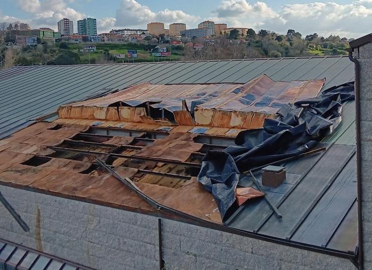 Estado no que quedou a cuberta.. BOMBEIROS DE FERROL 