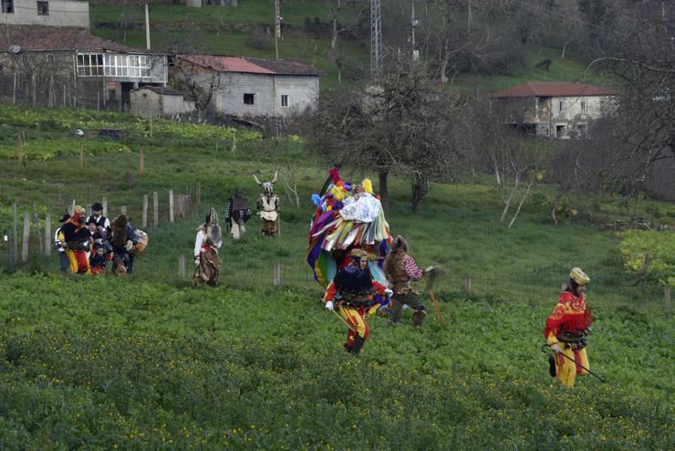 Volantes do Entroido Ribeirao de Chantada durante o Domingo Lambedoiro 