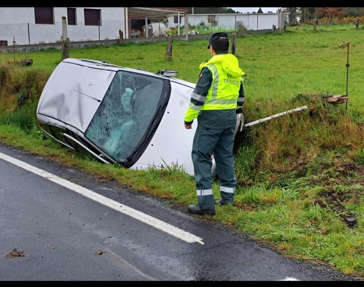 Saída de vía en Nogueira de Ramuin (Ourense). GARDA CIVIL DE OURENSE 